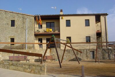 Saus, Camallera I Llampaies, Girona